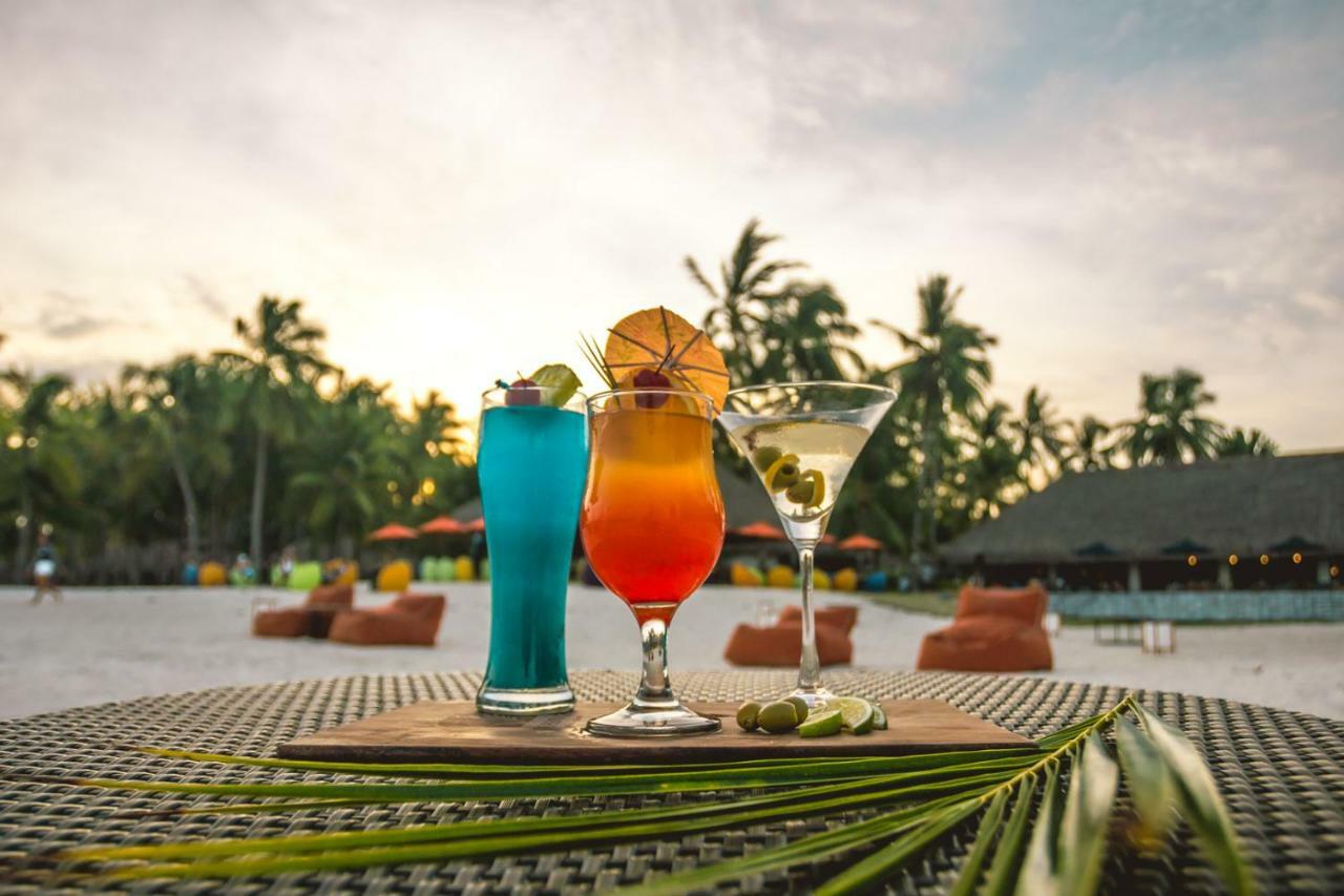 Oceanica Resort Panglao, Bohol Ngoại thất bức ảnh Cocktails at a beach resort