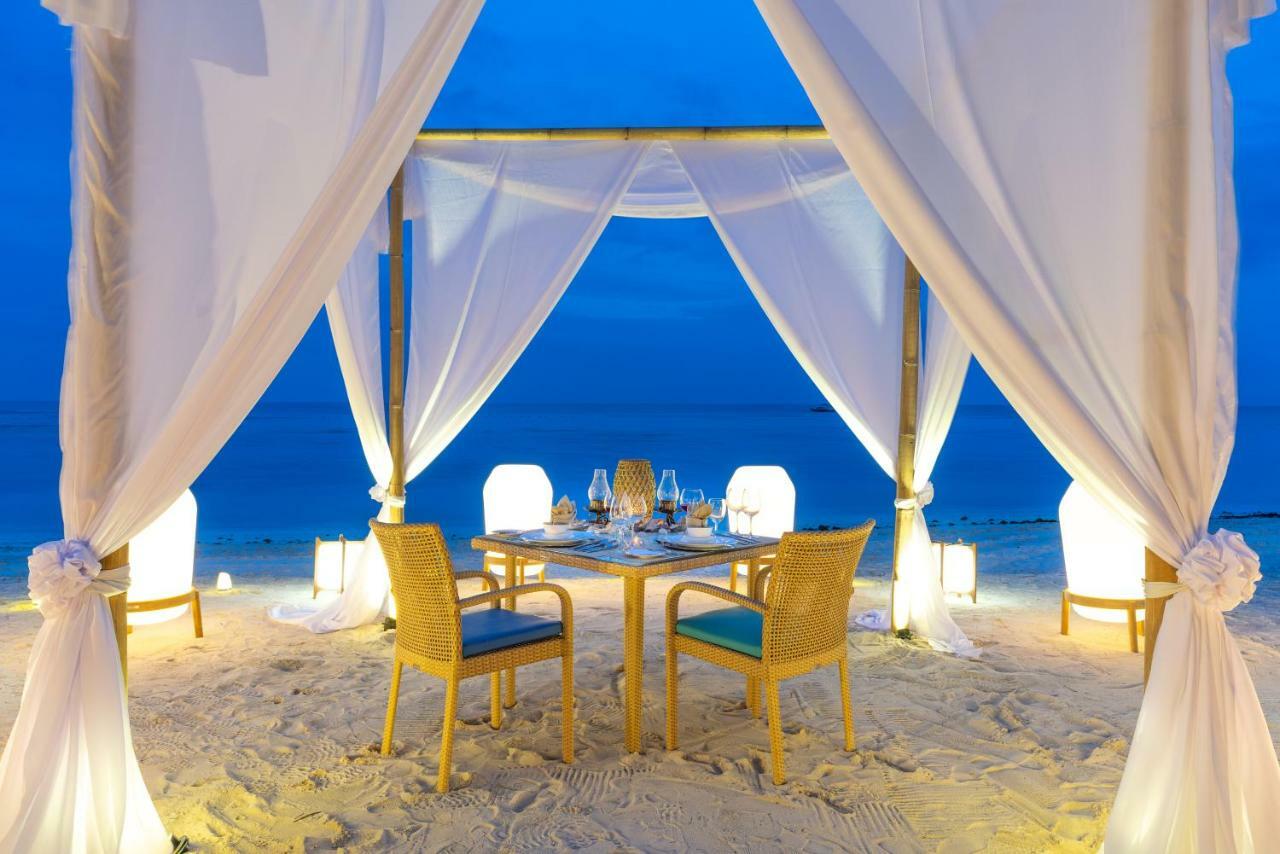 Oceanica Resort Panglao, Bohol Ngoại thất bức ảnh A beachside dining experience at the resort