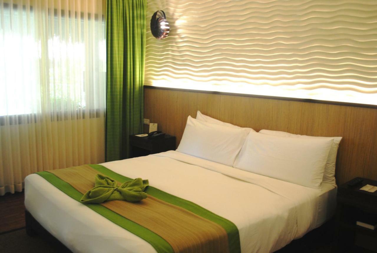 Oceanica Resort Panglao, Bohol Ngoại thất bức ảnh A room at the hotel