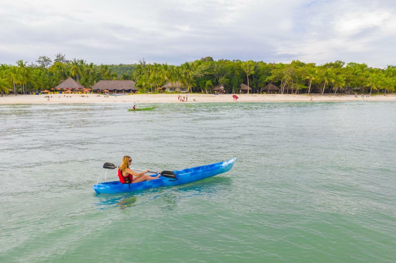Oceanica Resort Panglao, Bohol Ngoại thất bức ảnh Kayaking at the beach