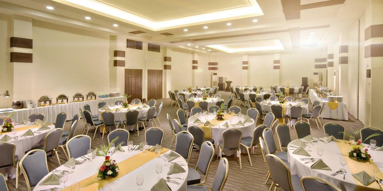 Oceanica Resort Panglao, Bohol Ngoại thất bức ảnh The ballroom of the hotel