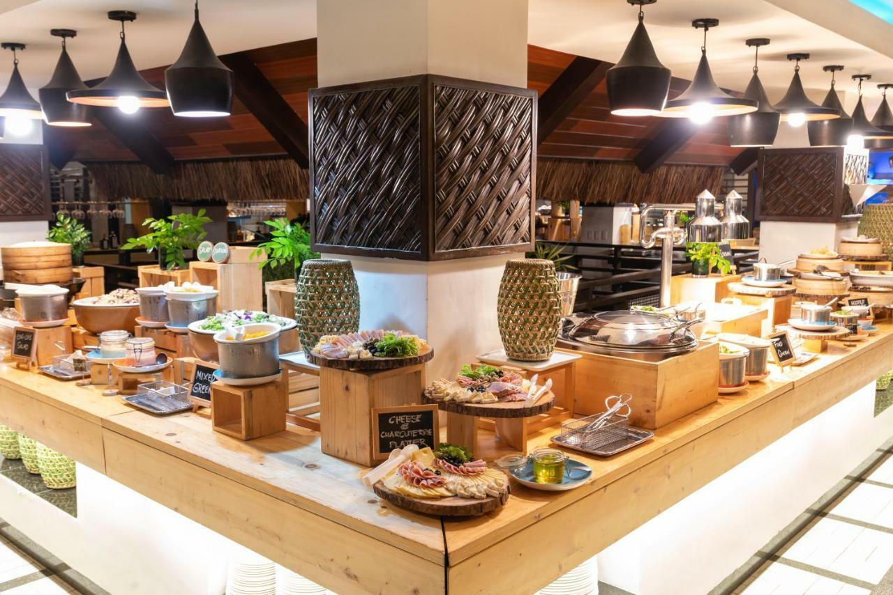 Oceanica Resort Panglao, Bohol Ngoại thất bức ảnh A buffet at a hotel